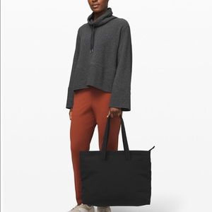 Lululemon ON MY LEVEL TOTE - LG 15L